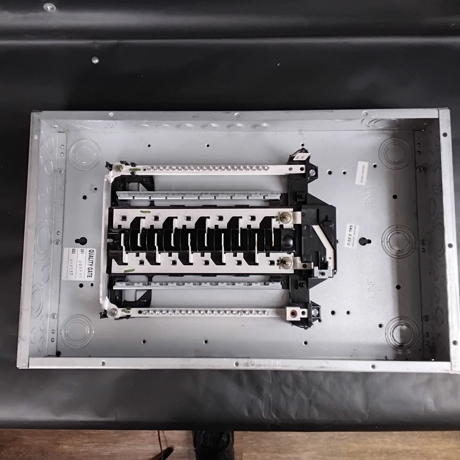 Used GENERAL ELECTRIC TM2010CCUBK1 MOD 1 CIRCUIT MAIN BREAKER LOAD CENTER ($60 OBO)