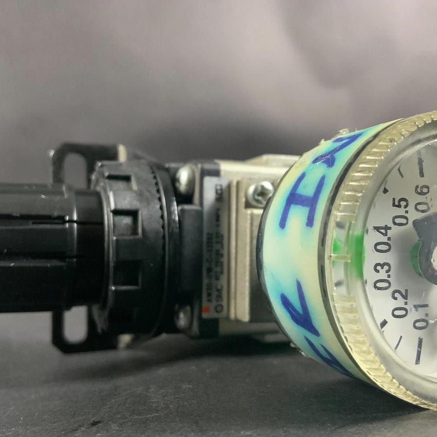Used SMC AW20-01B-C-X2252 REGULATOR W/ GUAGE ($35 OBO)