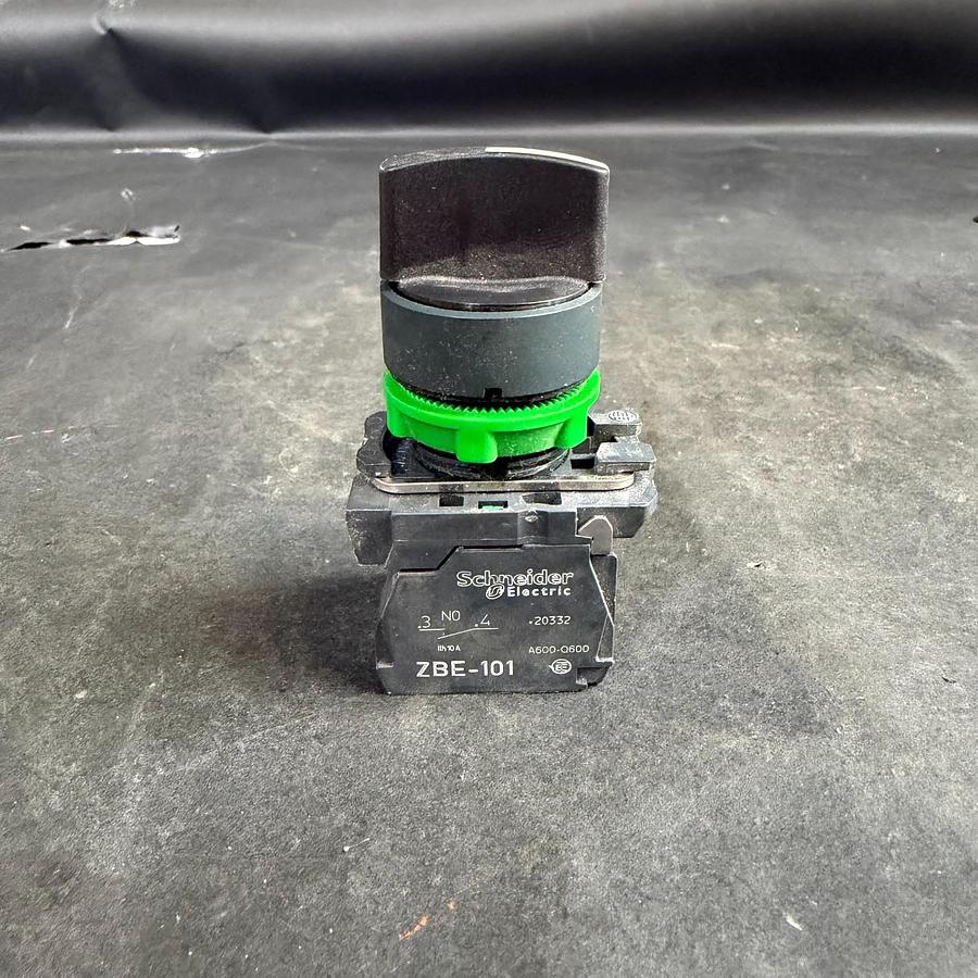 Used SCHNEIDER ELECTRIC ZBE-101 SELECTOR SWITCH