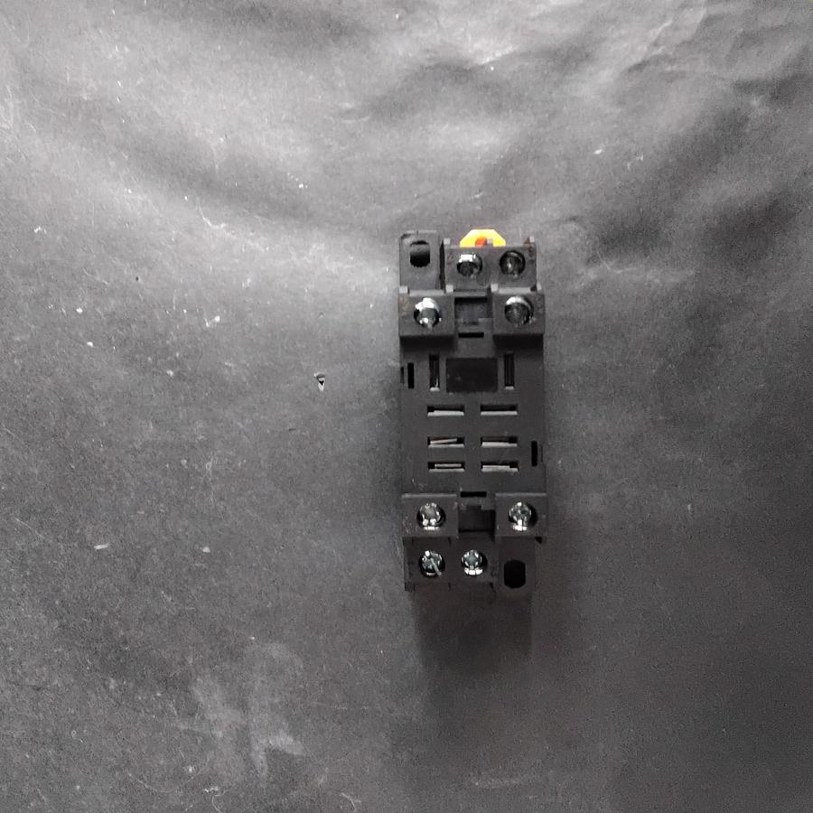 Used MXUTEUK PTF08A-E RELAY SOCKET ($8 OBO)