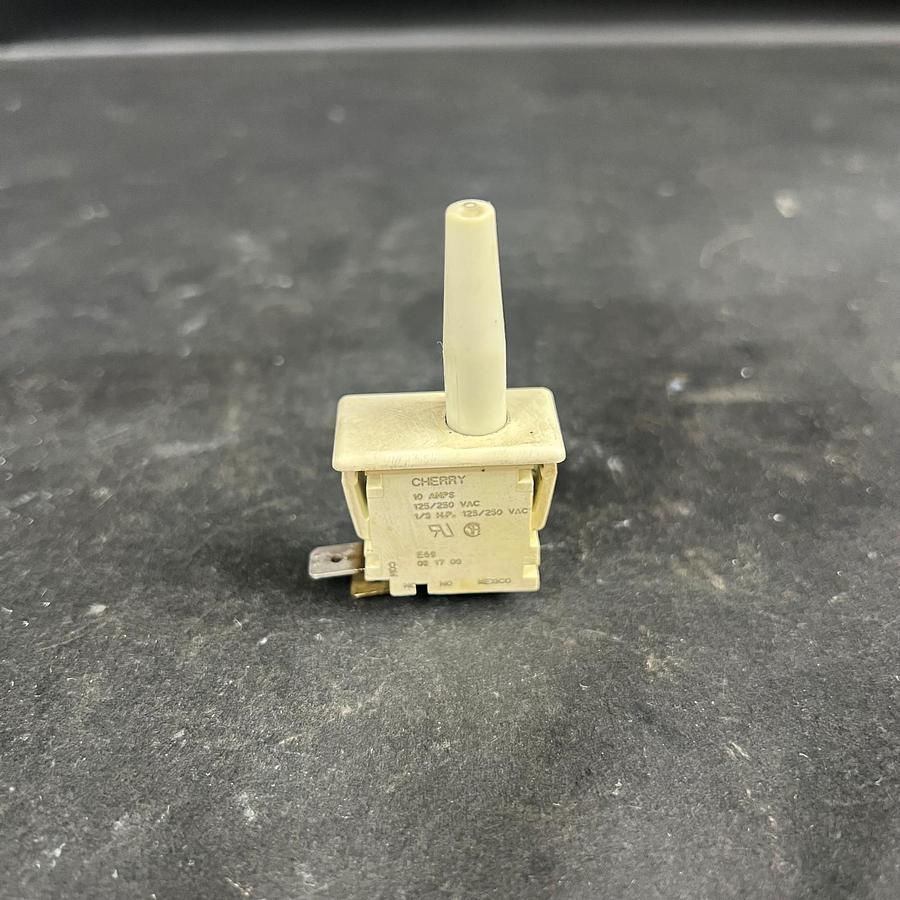 Used CHERRY 10 AMP PUSH BUTTON SWITCH ($9 OBO)