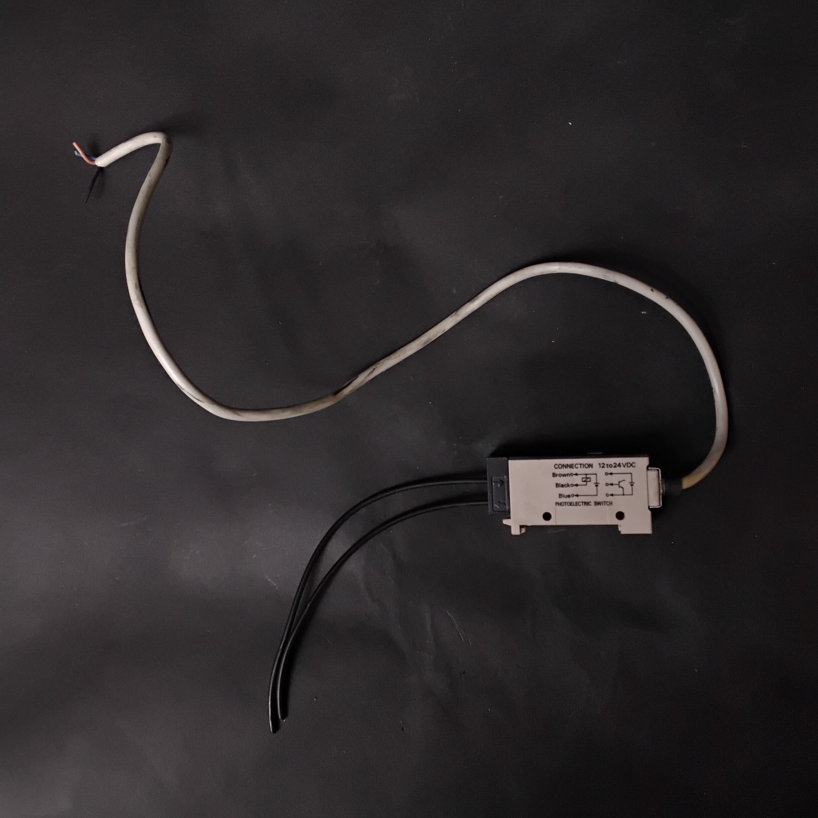 Used OMRON E3XR-CE4 PHOTOELECTRIC SWITCH ($15 OBO)