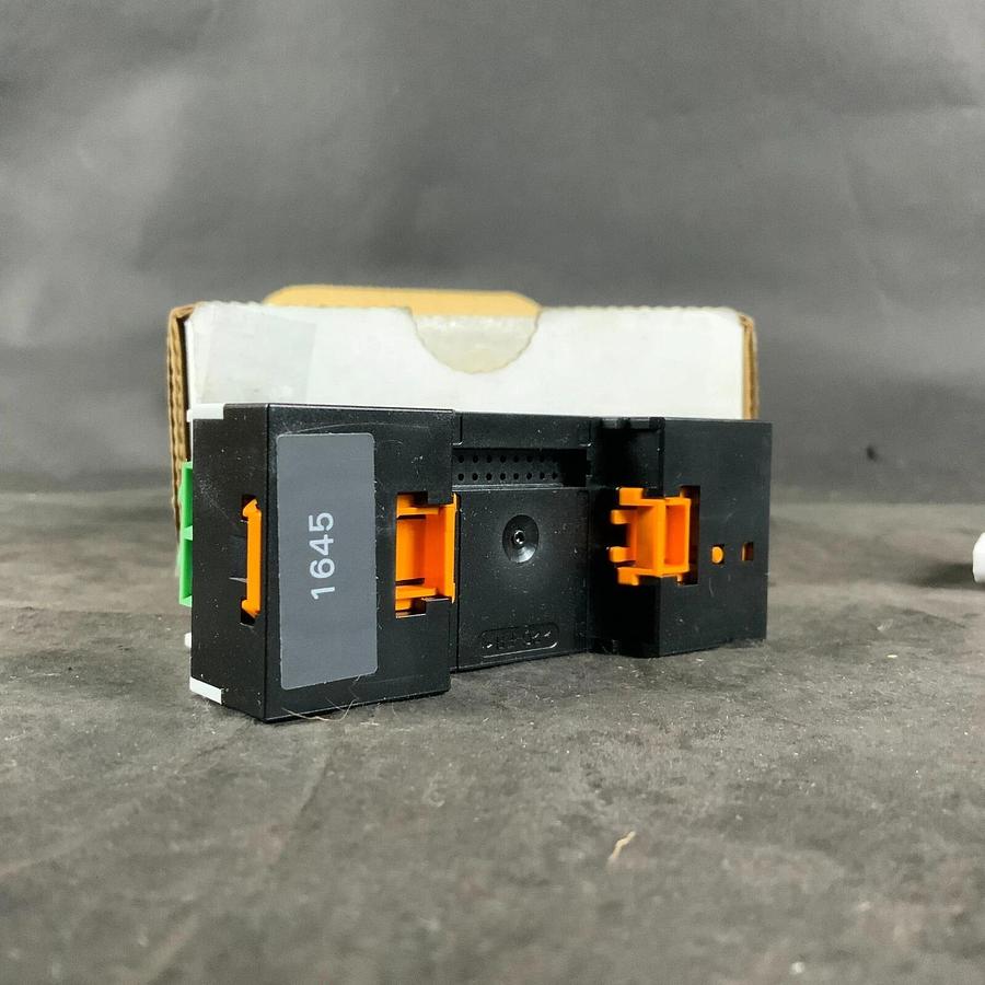 NK TECHNOLOGIES VTD4-420-24U-DIN DC VOLTAGE TRANSDUCER ($150 OBO)