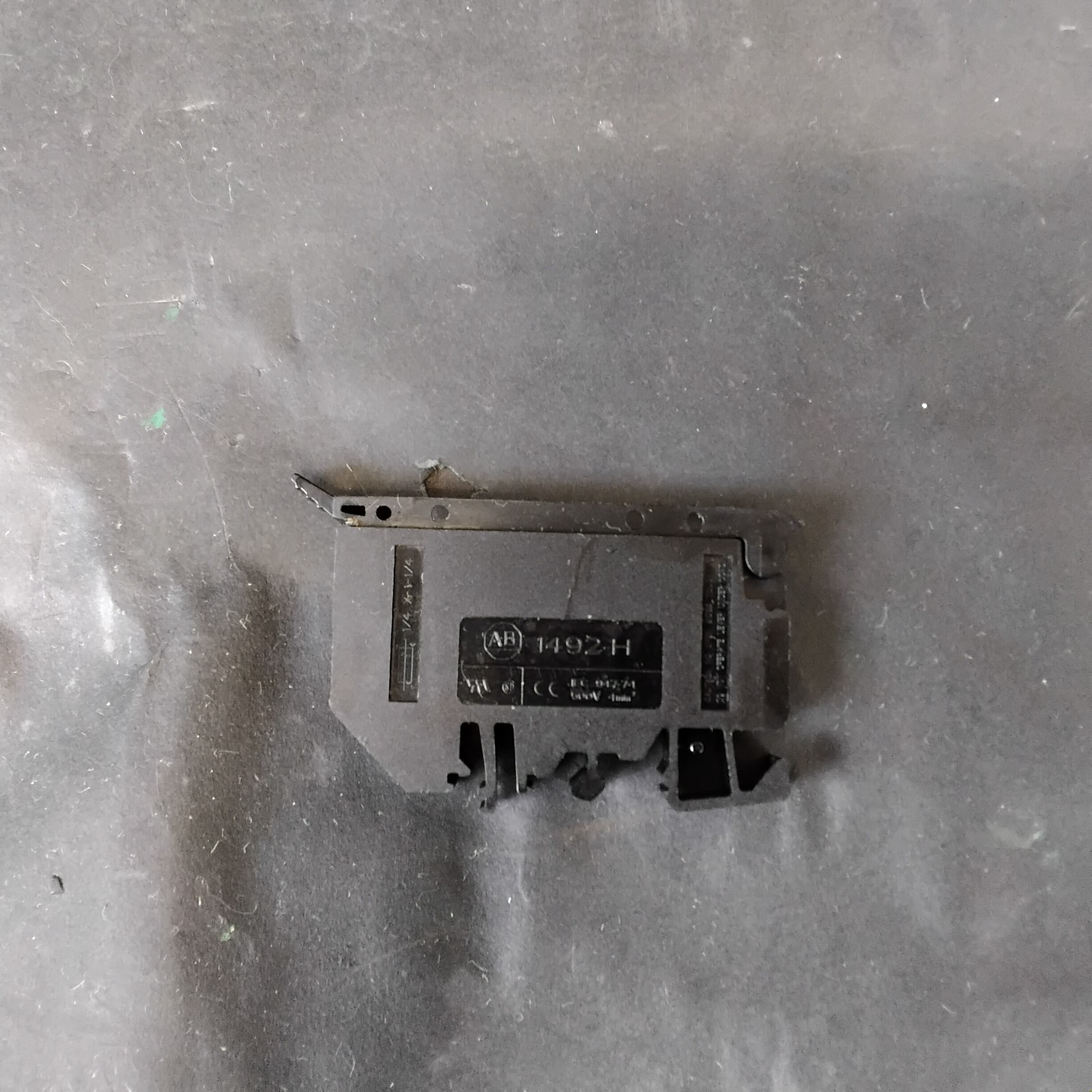 Used ALLEN-BRADLEY 1492-H SERIES FUSE BLOCK ($8.50 OBO)