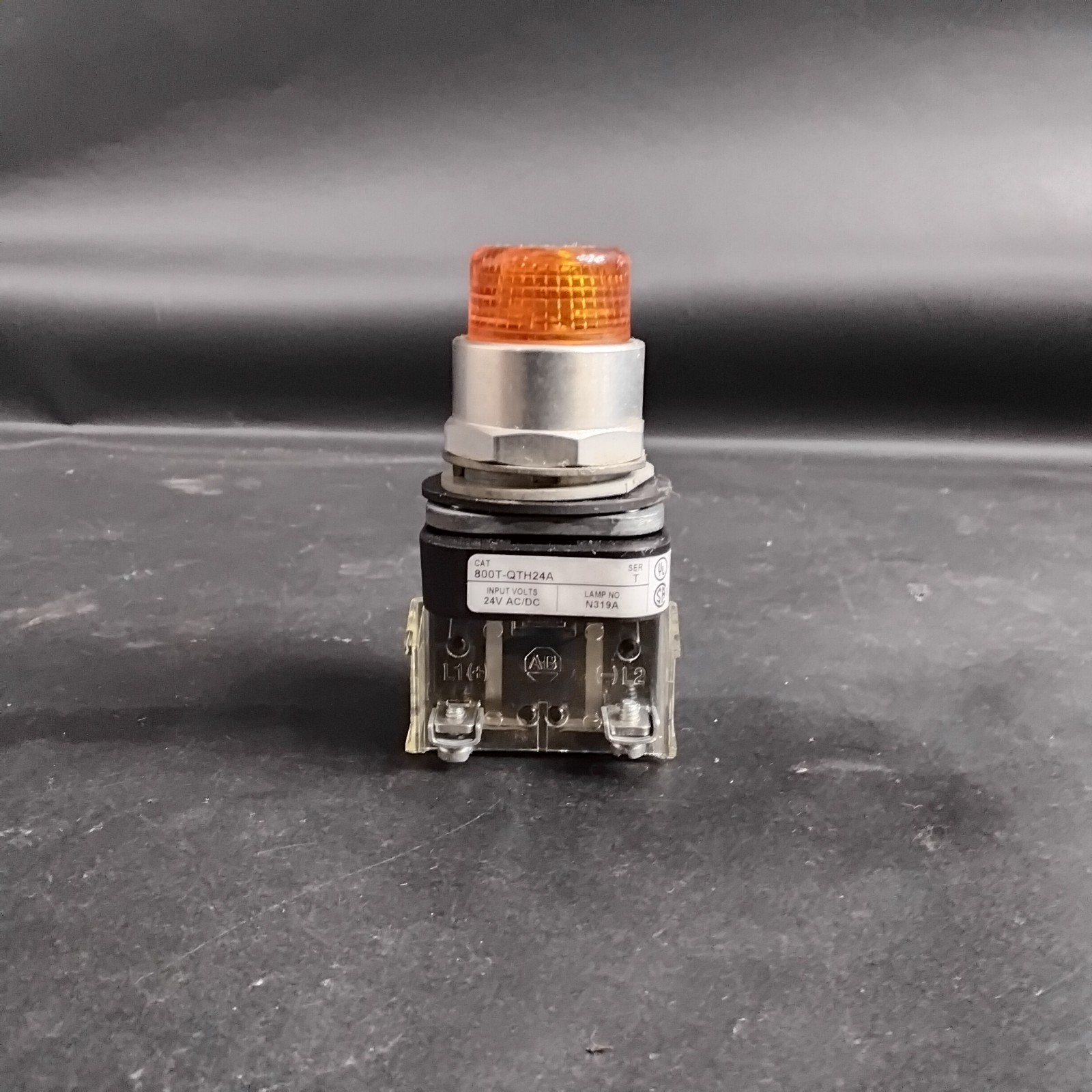 Used ALLEN BRADLEY 800T-QTH24A ORANGE PUSHBUTTON ($45 OBO)
