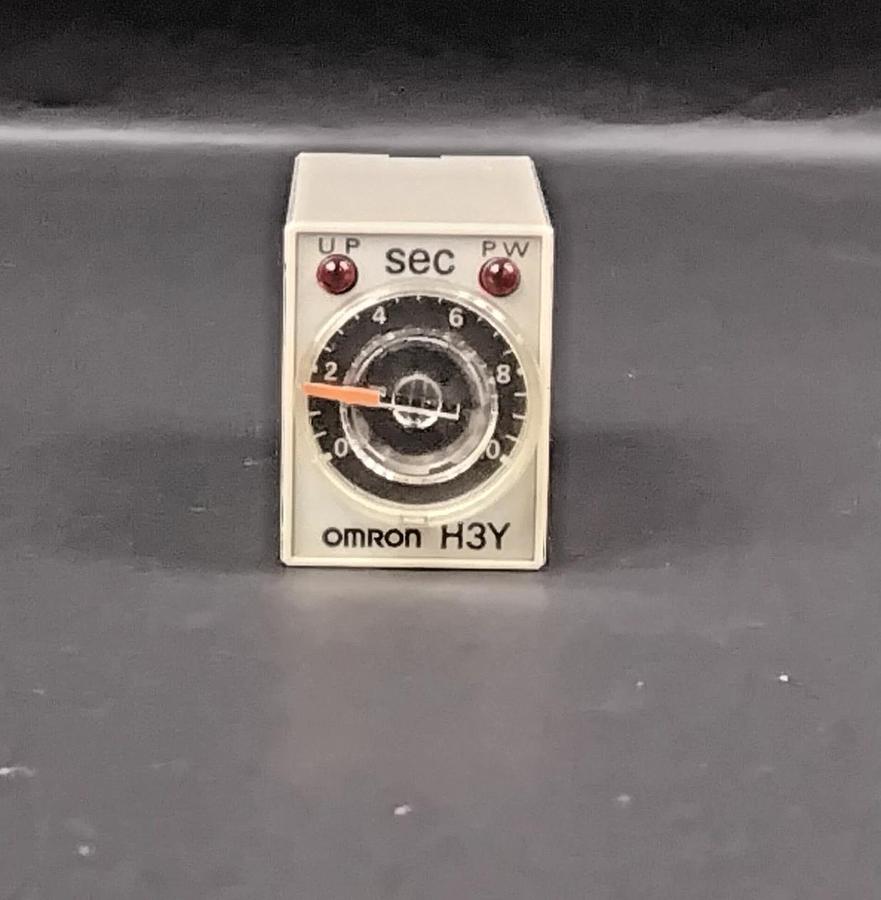 Used OMRON H3Y-2- ON DELAY TIMER 250 VAC($15 OBO)