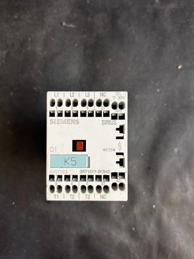 Used SIEMENS 3RT1017-2KB42 CONTACTOR