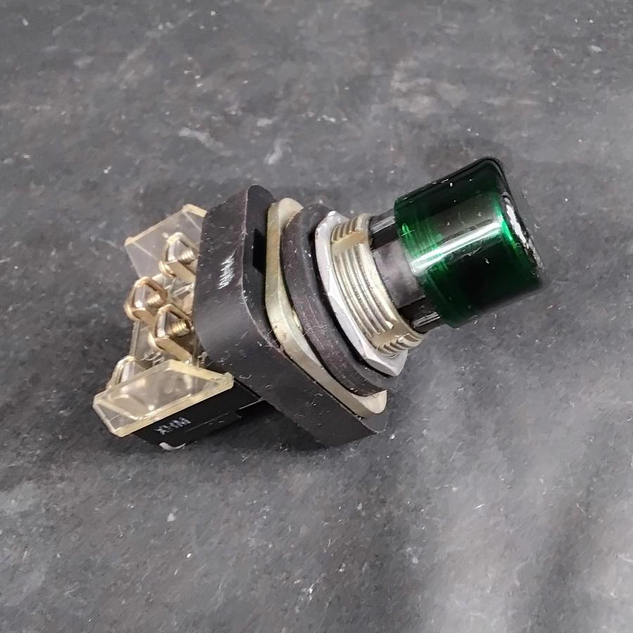 Used ALLEN BRADLEY 800T-PA16 SERIES N GREEN PUSHBUTTON SWITCH ($14