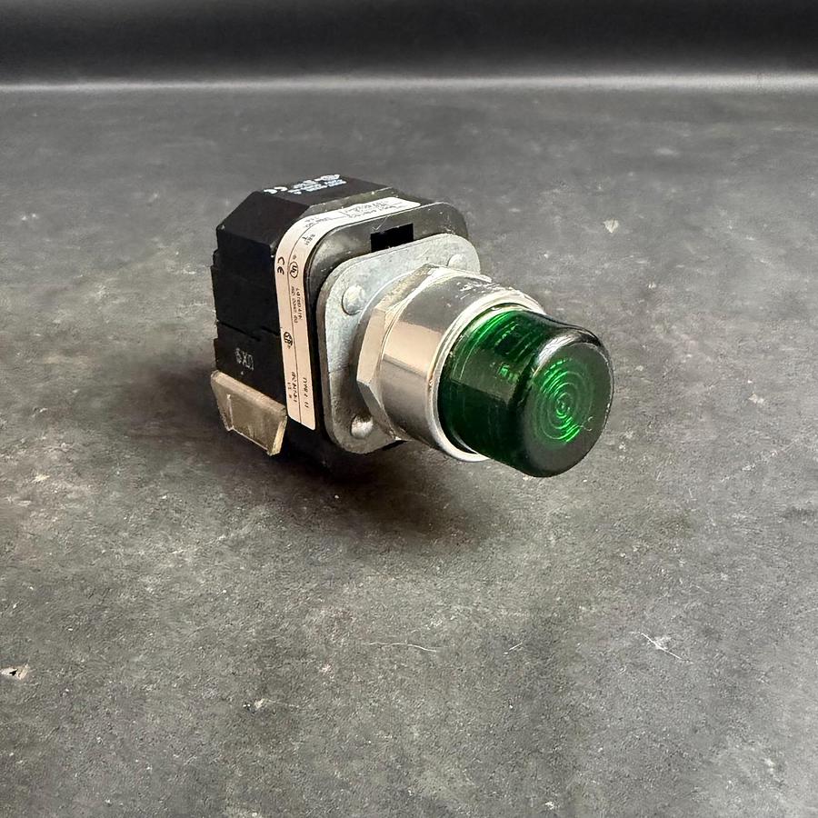 Used ALLEN BRADLEY 800T-PB16G GREEN PUSH BUTTON ($25 OBO)