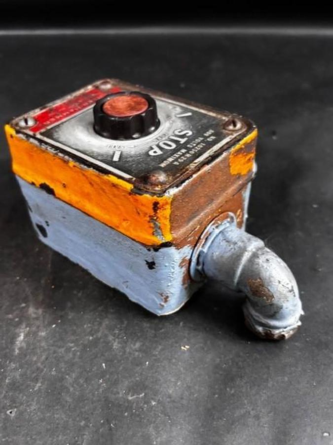 Used CUTLER-HAMMER 10250H29A PUSHBUTTON STATION