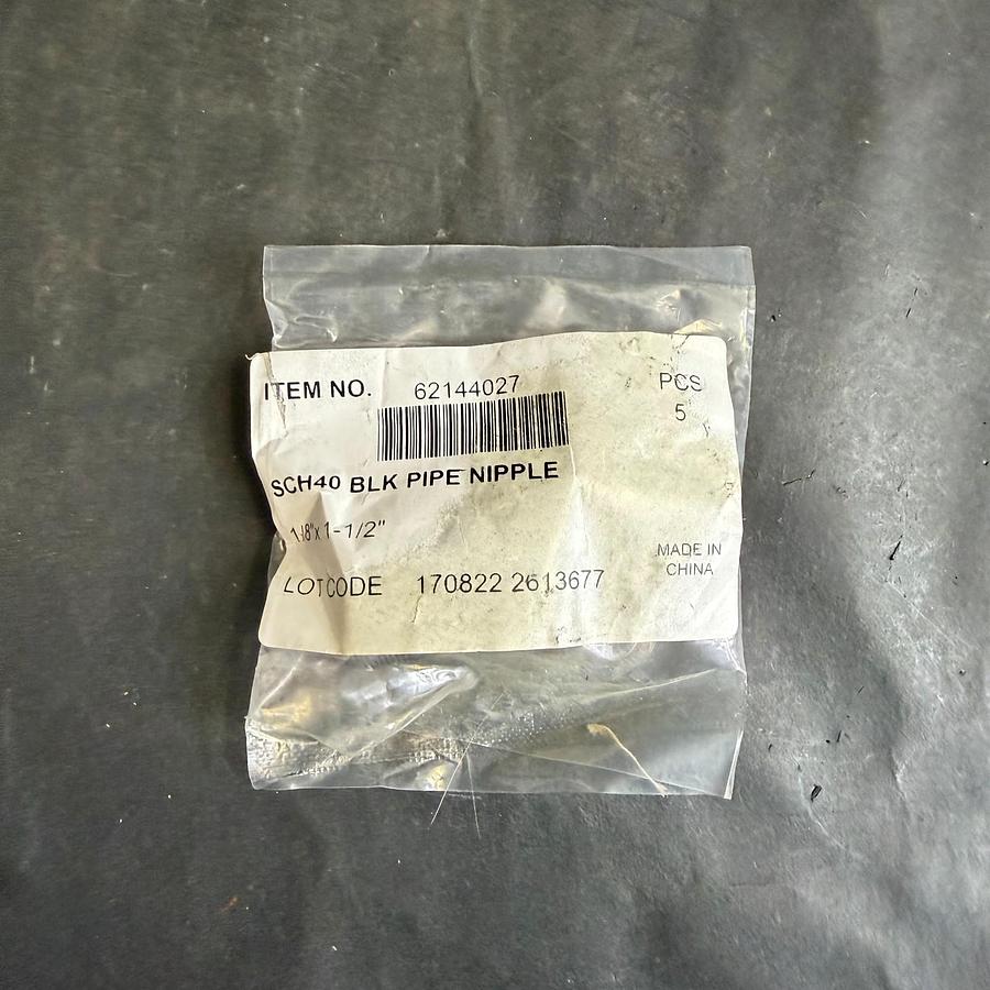 Used UNBRANDED 1/8”X1-1/2” SCH40 BLK PIPE NIPPLE - SET OF 5