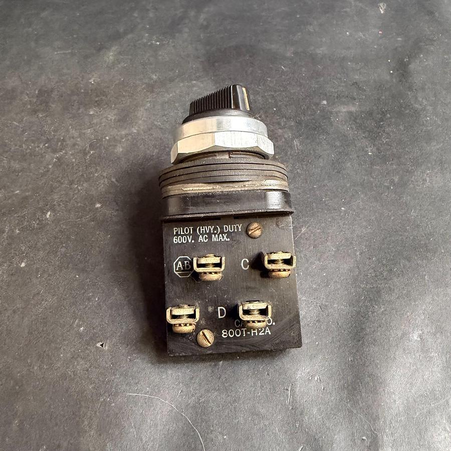 Used ALLEN BRADLEY 800T-H2A PILOT DUTY SELECTOR SWITCH ($20 OBO)