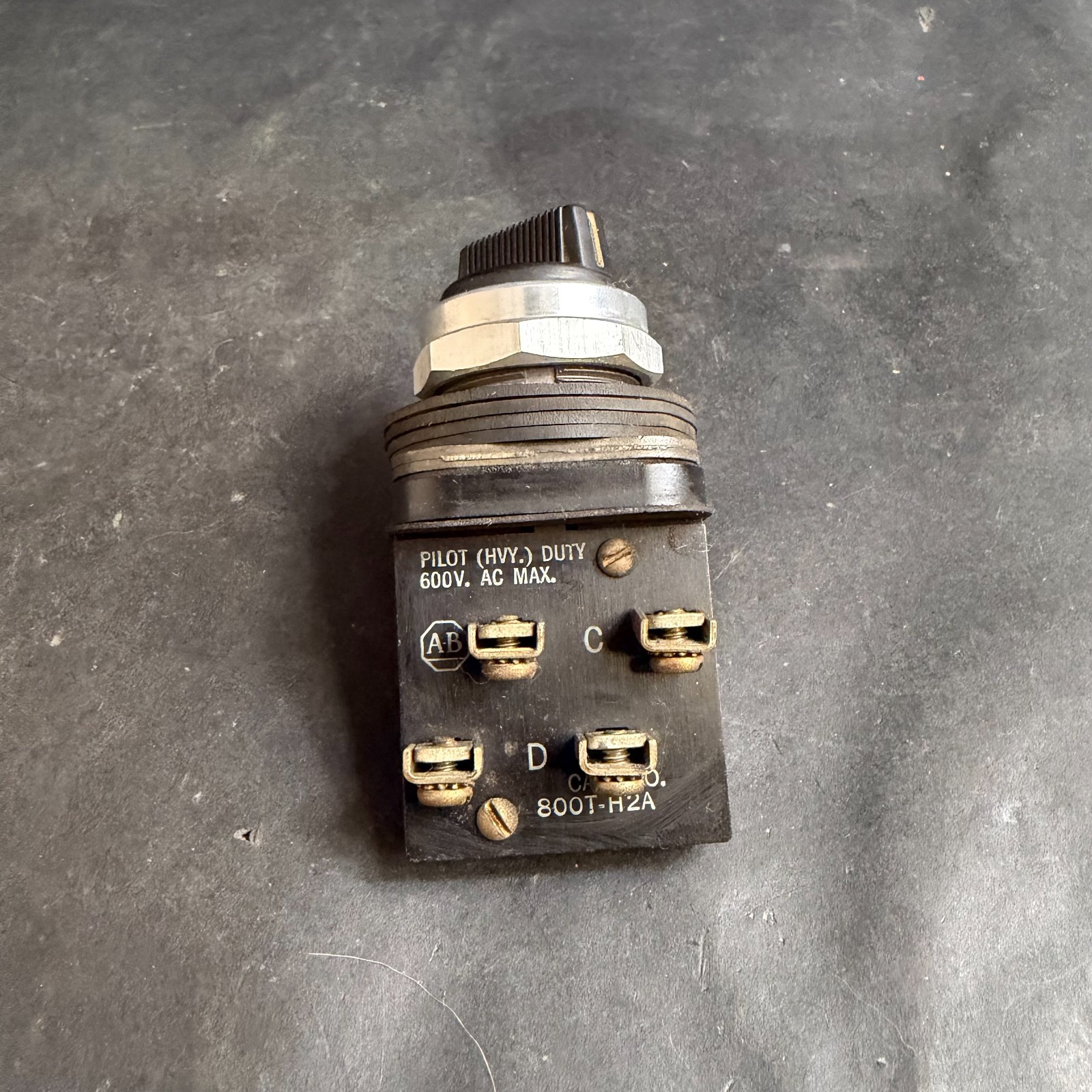 Used ALLEN BRADLEY 800T-H2A PILOT DUTY SELECTOR SWITCH ($20 OBO)