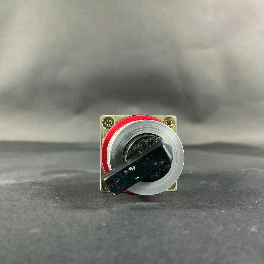 Used ALLEN BRADLEY 800MR-HX2B SELECTOR SWITCH ($20 OBO)