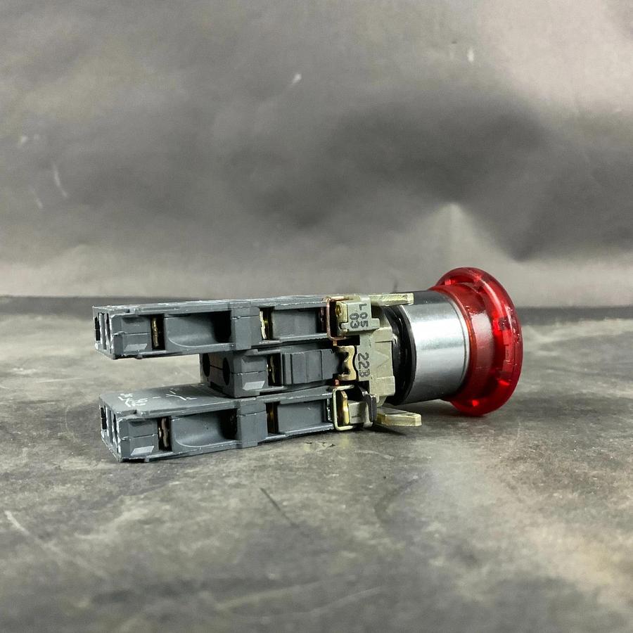 Used TELEMECANIQUE ZBE-204 RED PILOT LIGHT ($15 OBO)