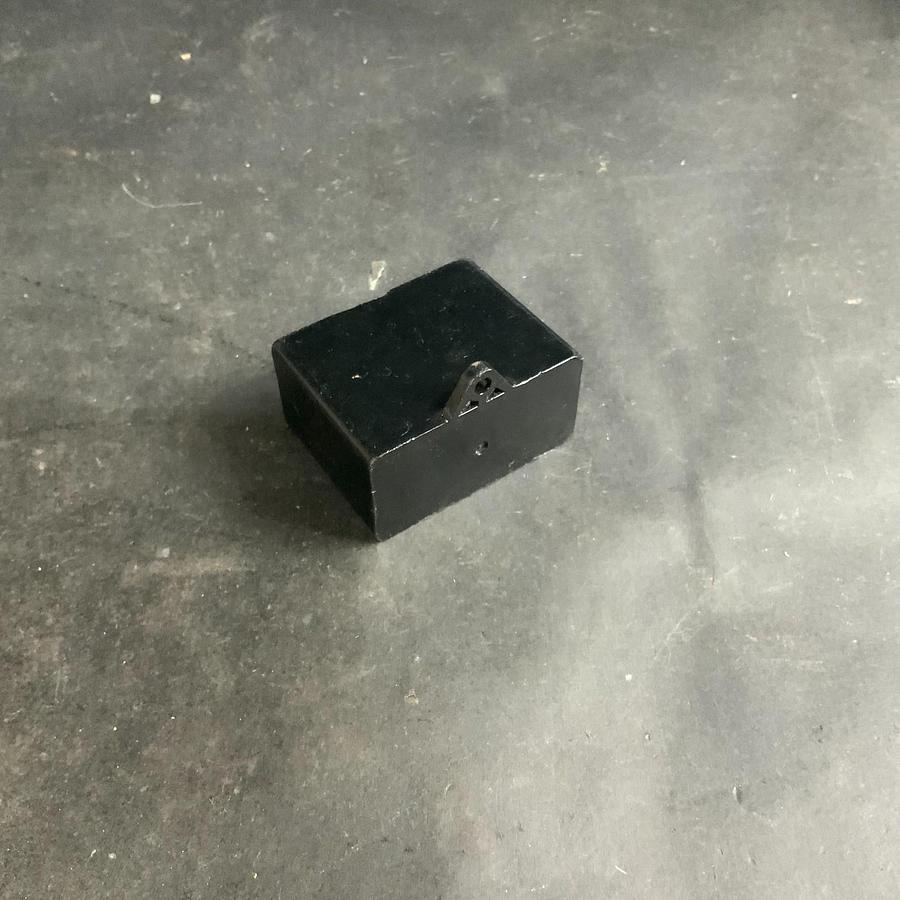 Used Unbranded 1G01 8uF 400VAC MOTOR RUN CAPACITOR ($10 OBO)