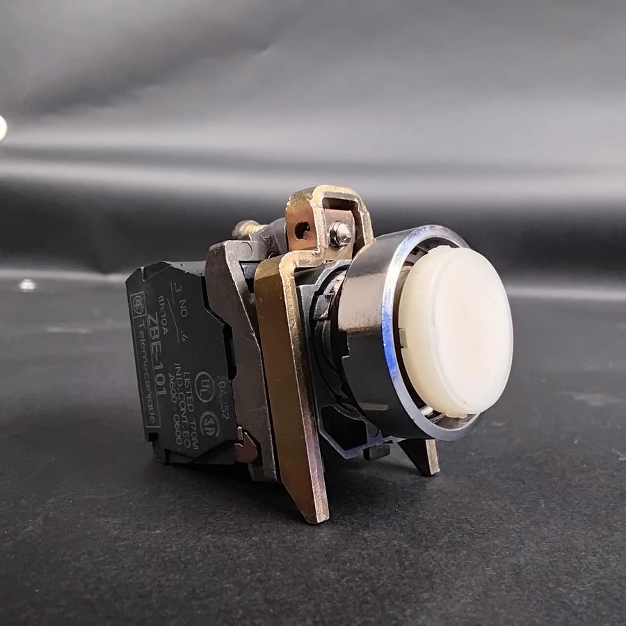 Used TELEMECANIQUE ZBE-101 WHITE PUSHBUTTON ($15 OBO)