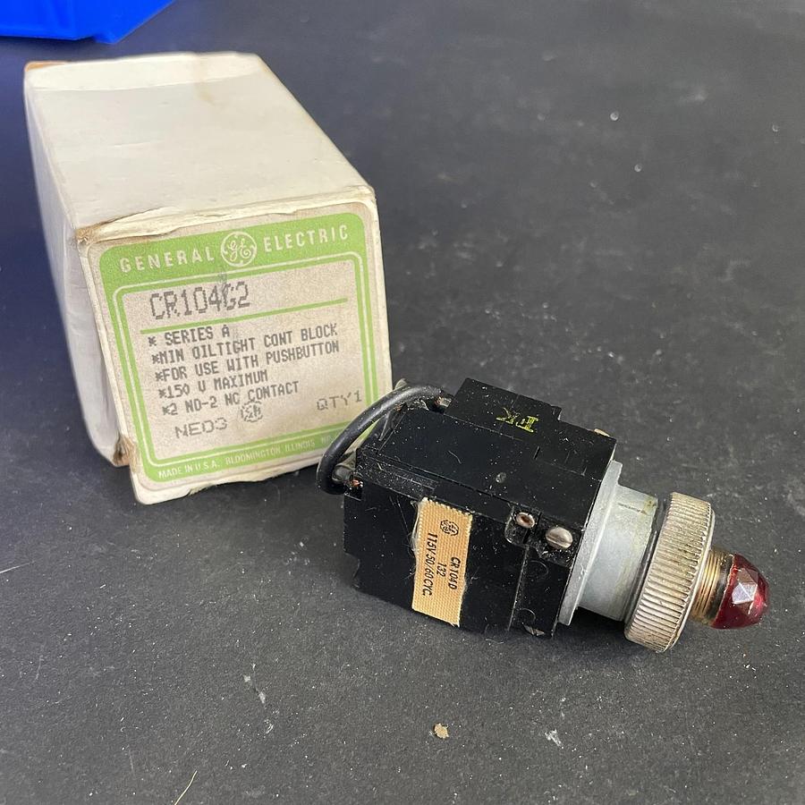 Used GENERAL ELECTRIC CR104G2 SERIES A MINIATURE OILTIGHT CONTACT BLOCK 150V 2NO 2NC
