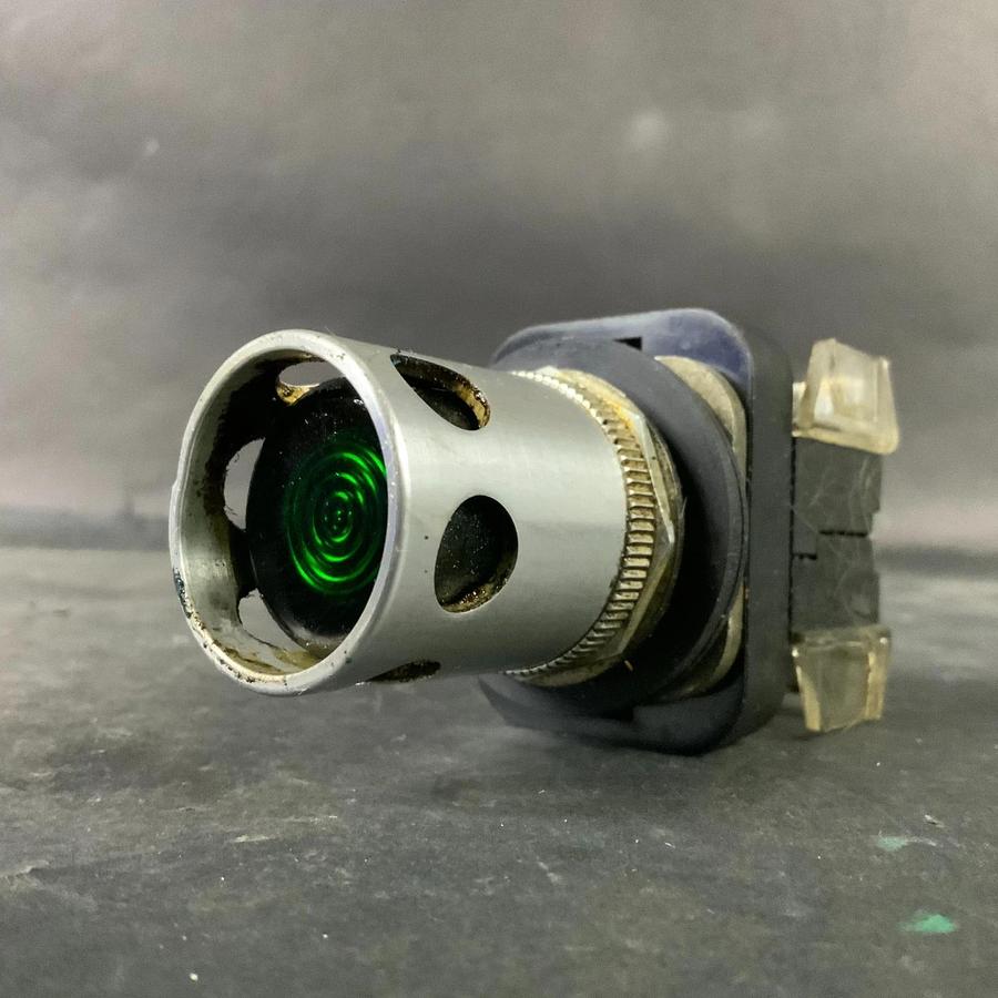 Used ALLEN BRADLEY 800T-QA10G GREEN PUSHBUTTON ($30 OBO)