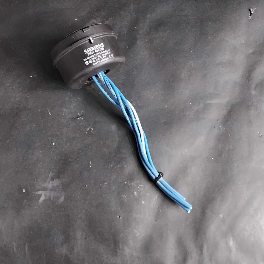 Used SIEMENS 8WD4 408-0ADM CONNECTION ELEMENT ($18 OBO)