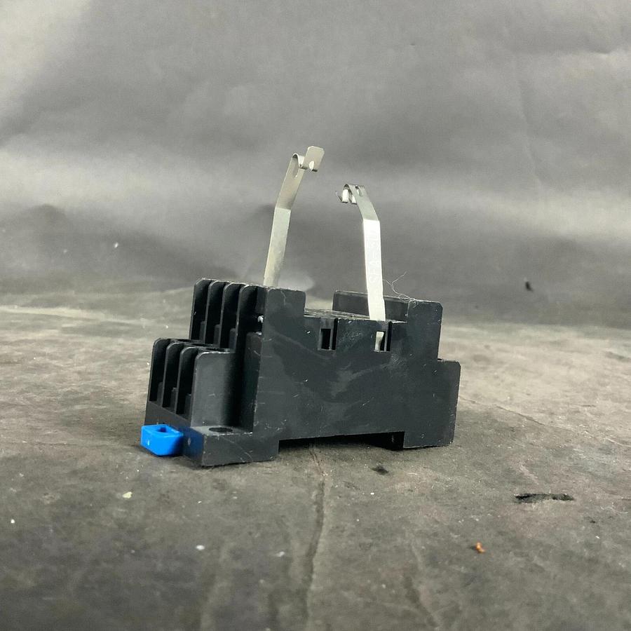 Used IDEC SY4S-05DF RELAY SOCKET ($7 OBO)
