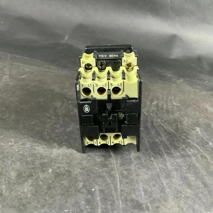Used MOELLER DIL 00M 115V 60HZ CONTACTOR ($13 OBO)