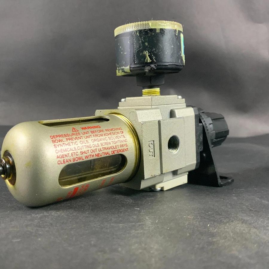 Used SMC AW20-01B-C-X2252 REGULATOR W/ GUAGE ($35 OBO)