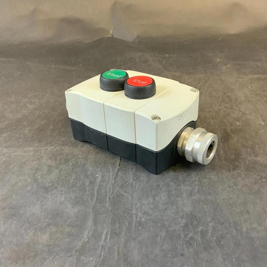 Used ALLEN BRADLEY 800F-2PP1 PUSHBUTTON ENCLOSURE W/ START STOP BUTTON ($35 OBO)