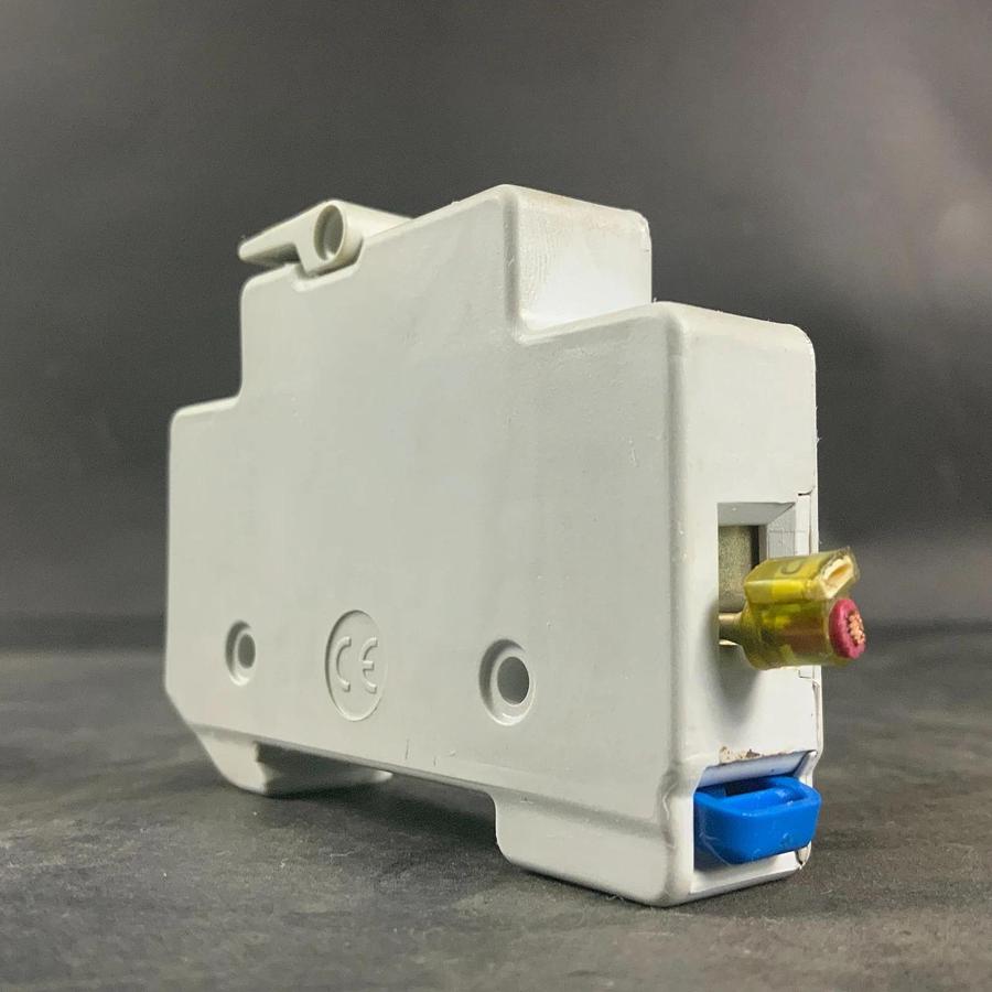 Used AUTOMATION DIRECT DN-FM6 DINNECTORS FUSE HOLDER ($8 OBO)