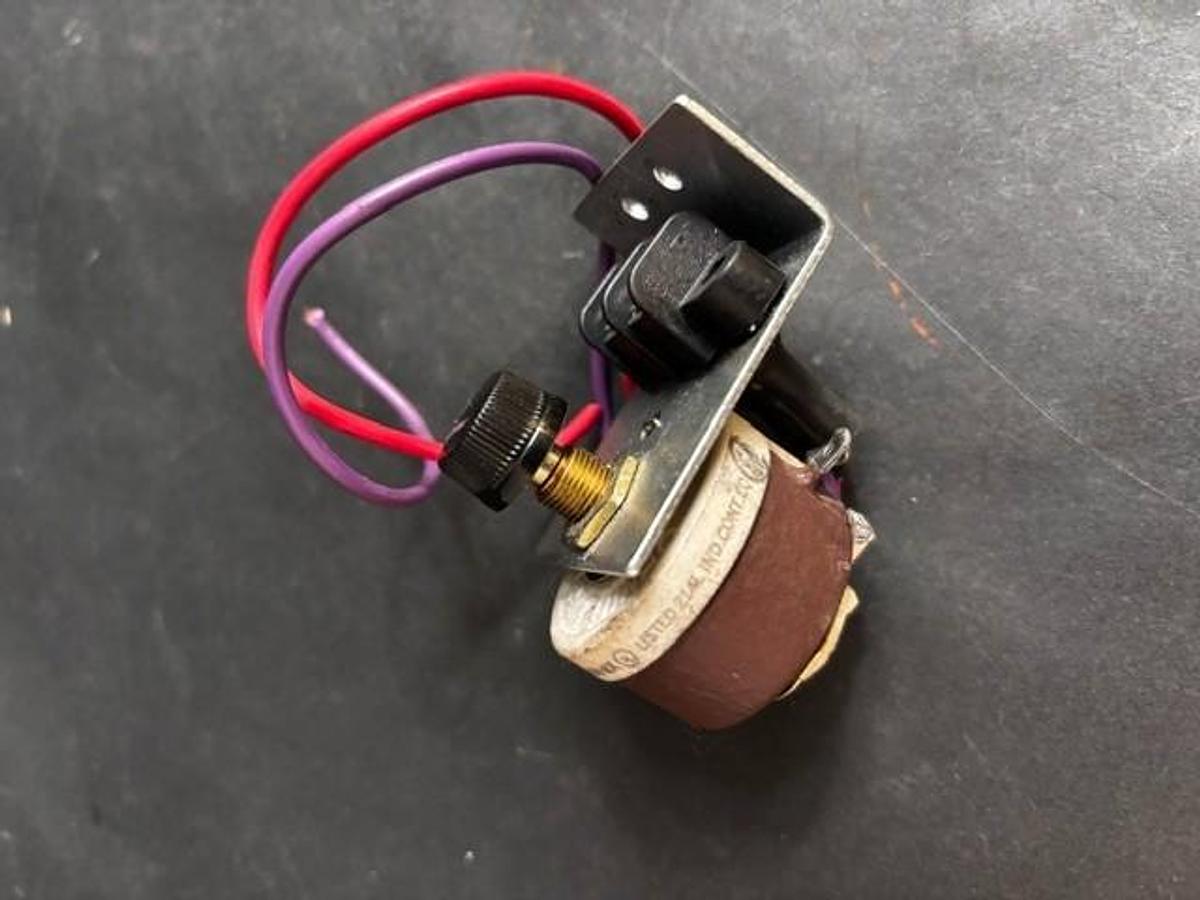 Used OHMITE 2500 OHMS ROTARY RHEOSTAT ($17 OBO)