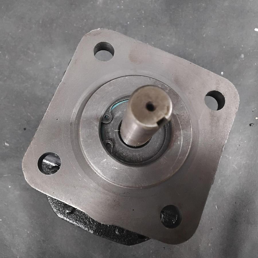 Used HALDEX BARNES G1204C3A300N00 HYDRAULIC PUMP ($200 OBO)