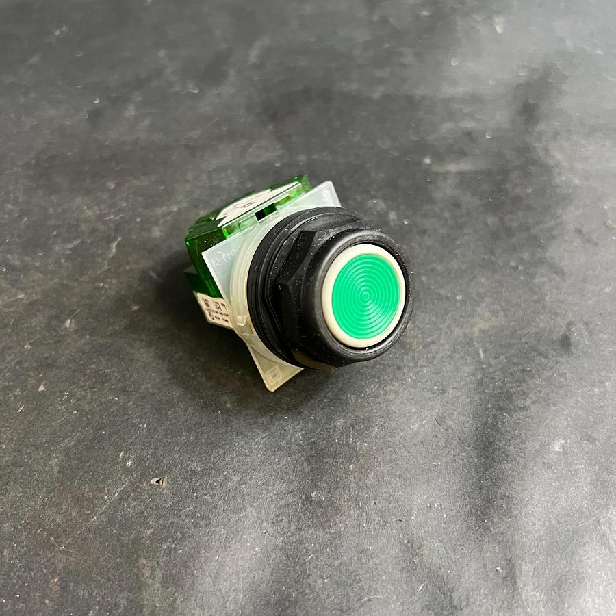 SQUARE D KA-2 SERIES J GREEN PUSHBUTTON ($20 OBO)