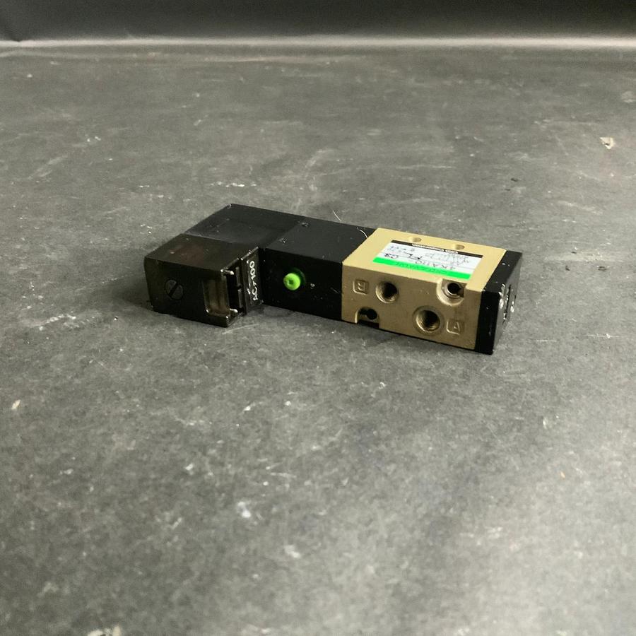 Used CKD 4KA110-C3 PNEUMATIC VALVE ($40 OBO)