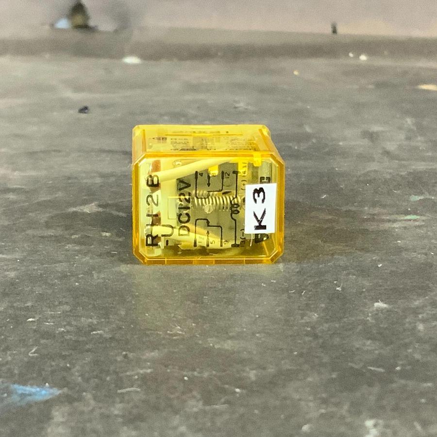 Used IDEC-RH2B-U RELAY ($6 OBO)
