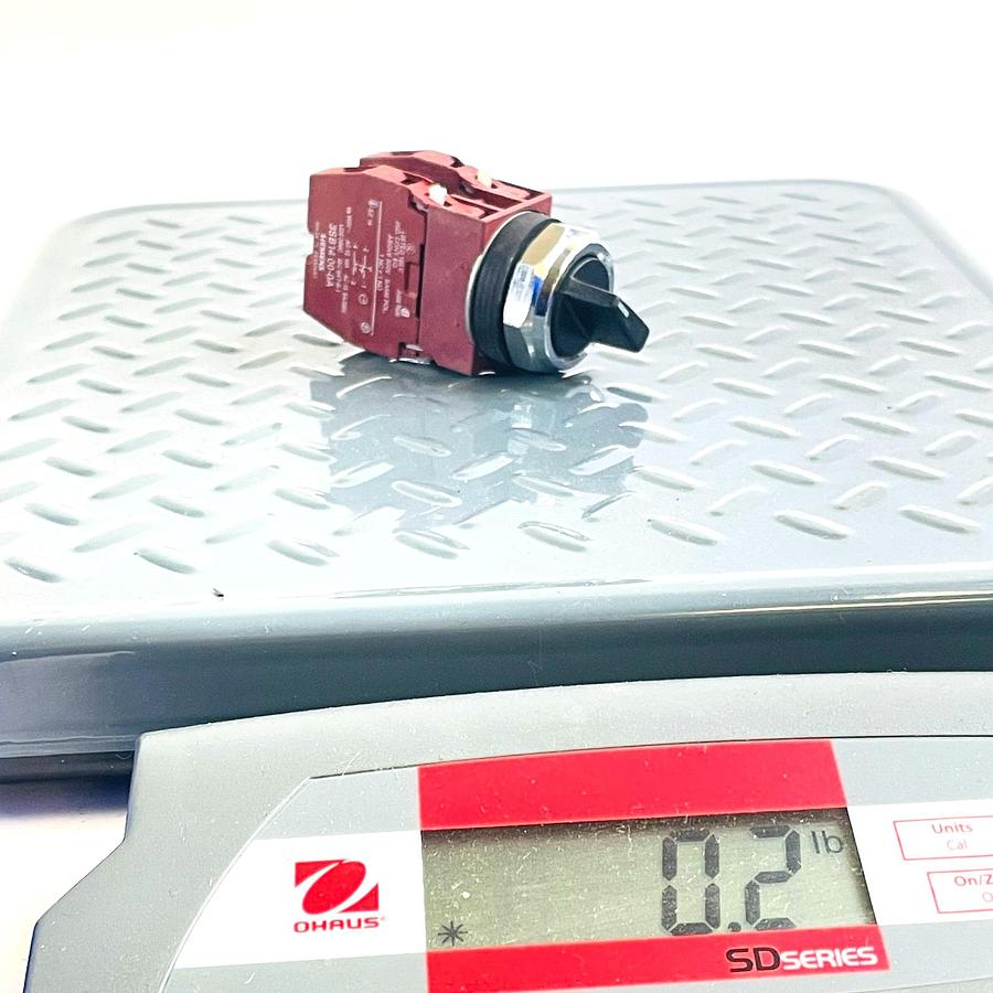 Used SIEMENS P30S2MKB 2-POS SELECTOR SWITCH 22MM 3NO 1NC 3SB1400-0A 3SB1400-0G 10A