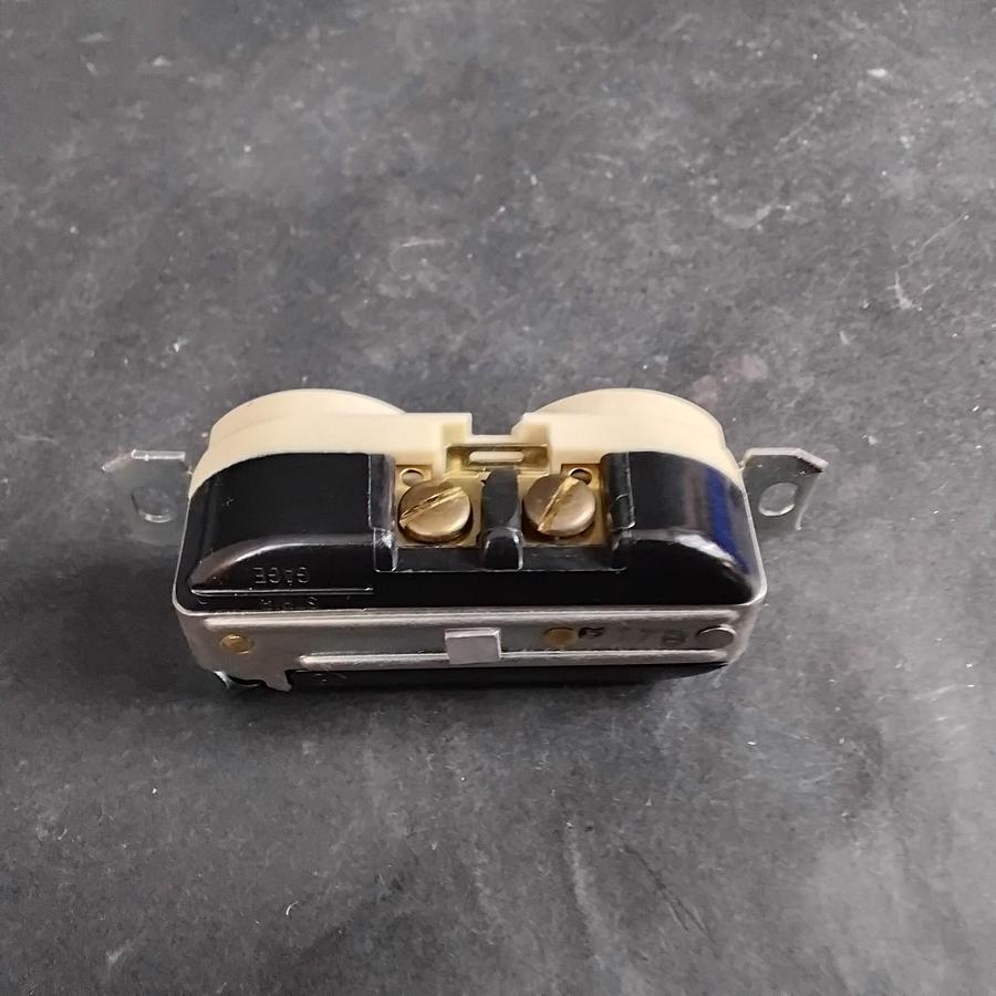 Used LEVITON NEMA 5-15R DUPLEX RECEPTACLE OUTLET ($8 OBO)