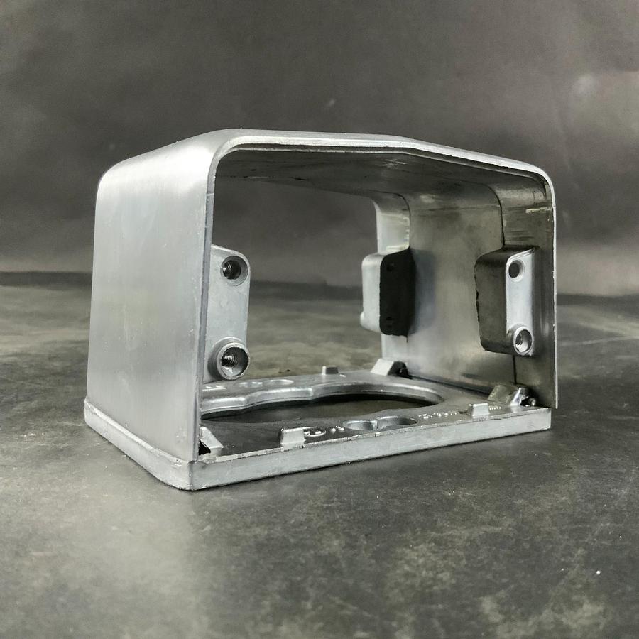 WIREMOLD 525RT PDSTL FITTING ($30 OBO)