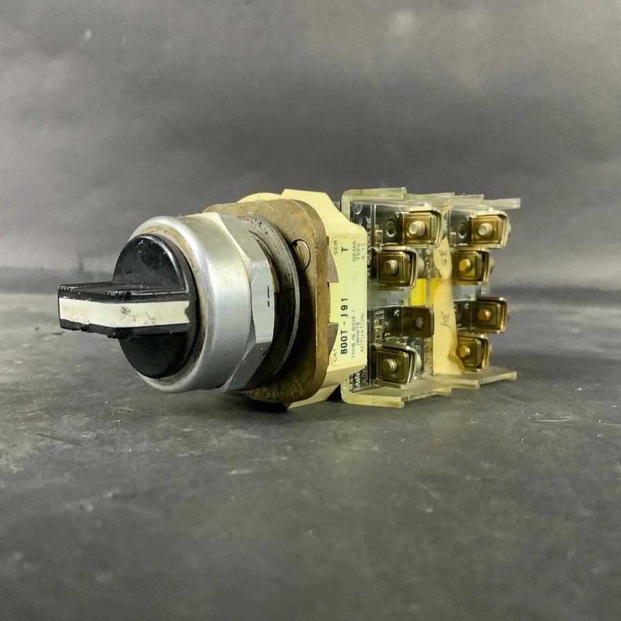 Used ALLEN BRADLEY 800T-J91 SELECTOR SWITCH ($45 OBO)