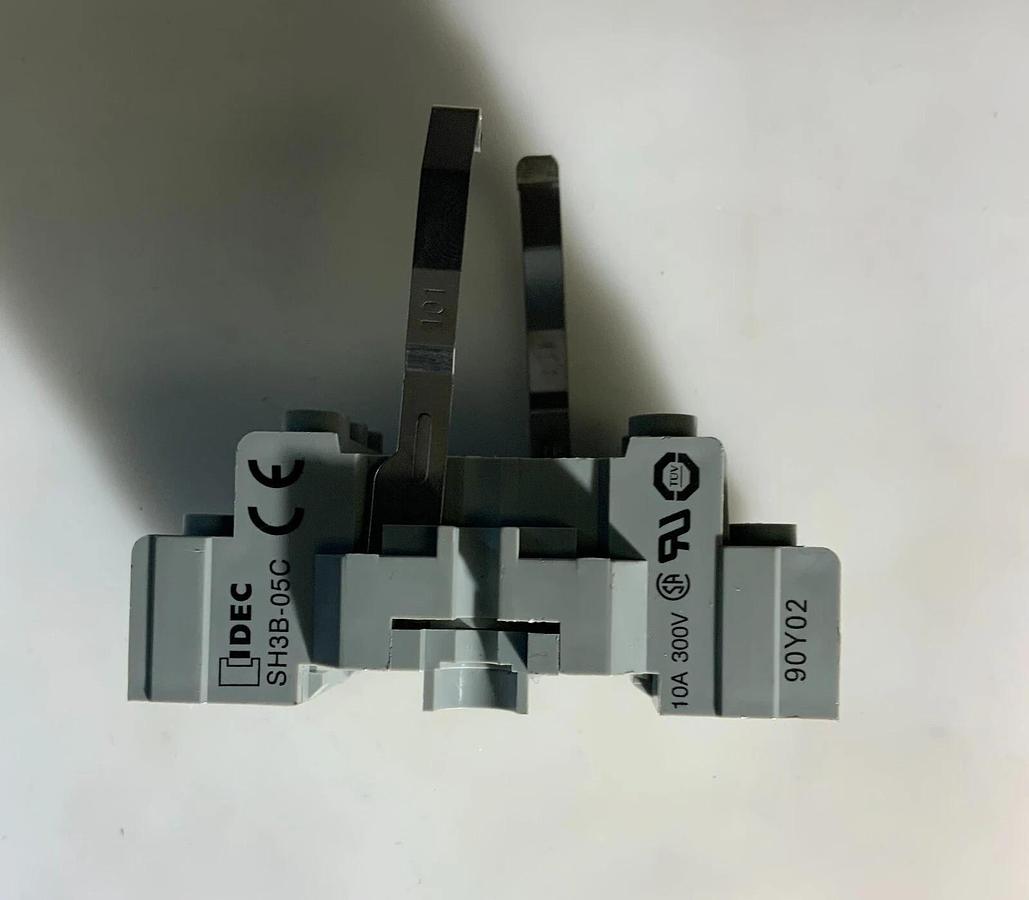 IDEC SH3B-05C ($6.99/EACH OBO)