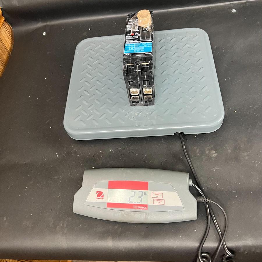 Used SIEMENS ED42B090 CIRCUIT BREAKER ($200 OBO)