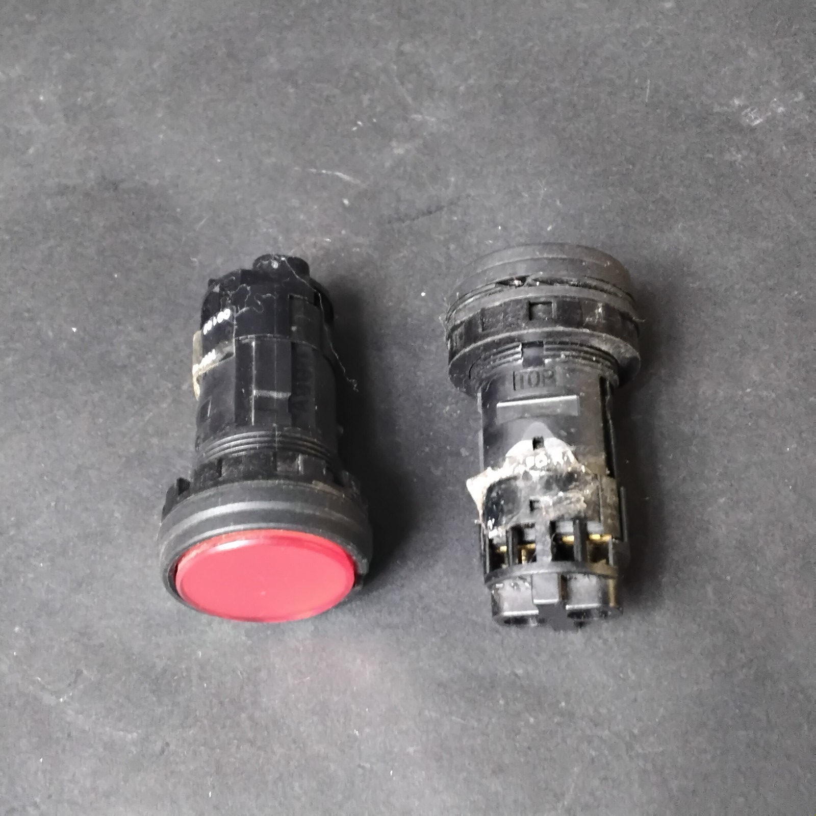 Used IDEC HW SERIES HW1P-1FQ-R-24V PILOT LIGHT-GROUP OF 2 ($10 OBO)
