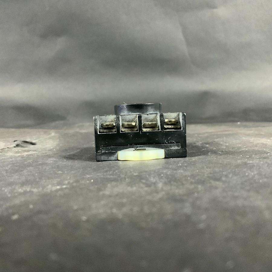 Used PHILIPS ECG RLY9113 RELAY SOCKET ($5 OBO)