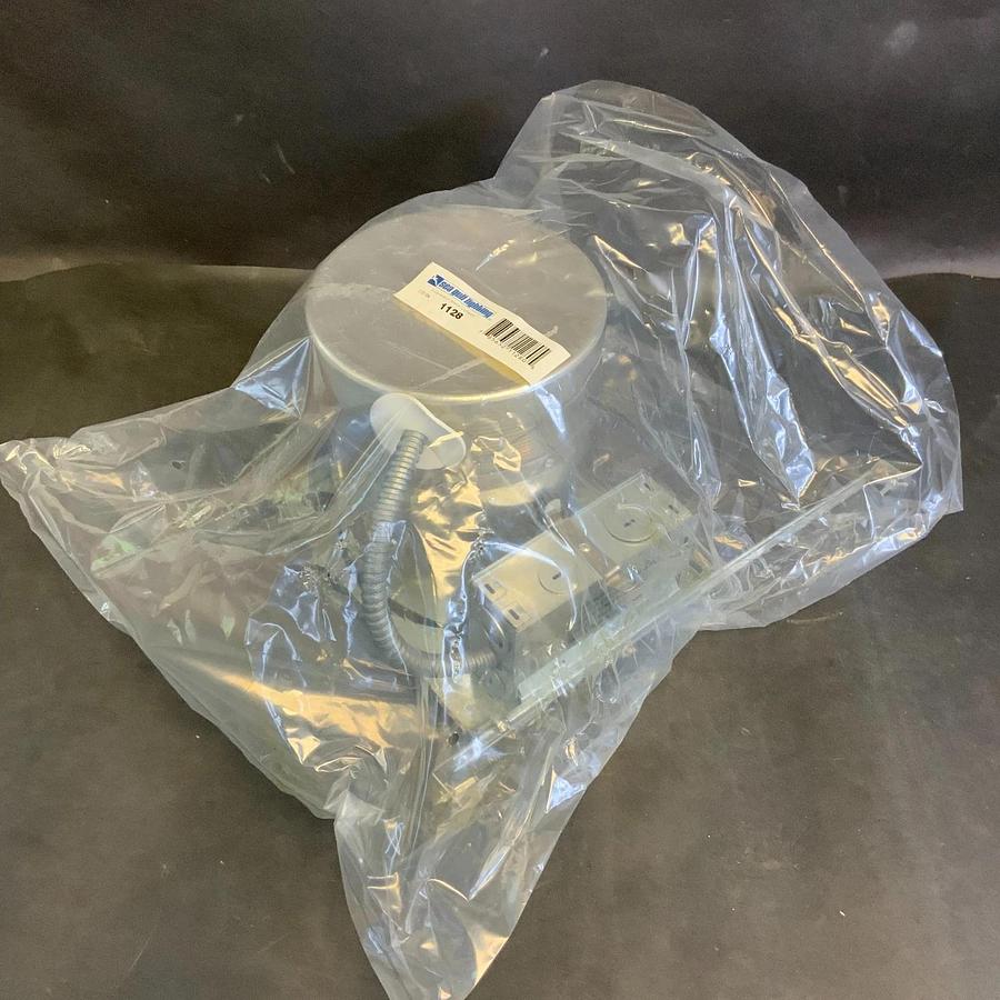 SEA GULL LIGHTING 1128 INCANDESCENT AIRTIGHT HOUSING - PACK OF 6 ($70 OBO)