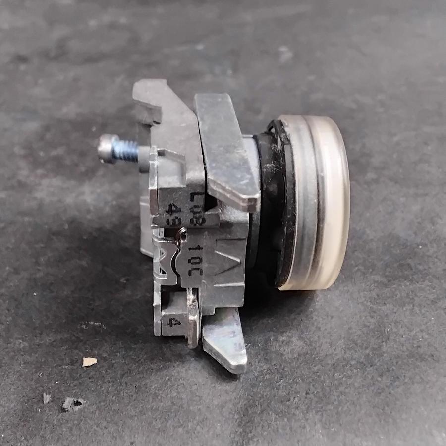 Used SCHNEIDER ELECTRIC ZB4BZ009 MOUNTING BASE ($13 OBO)