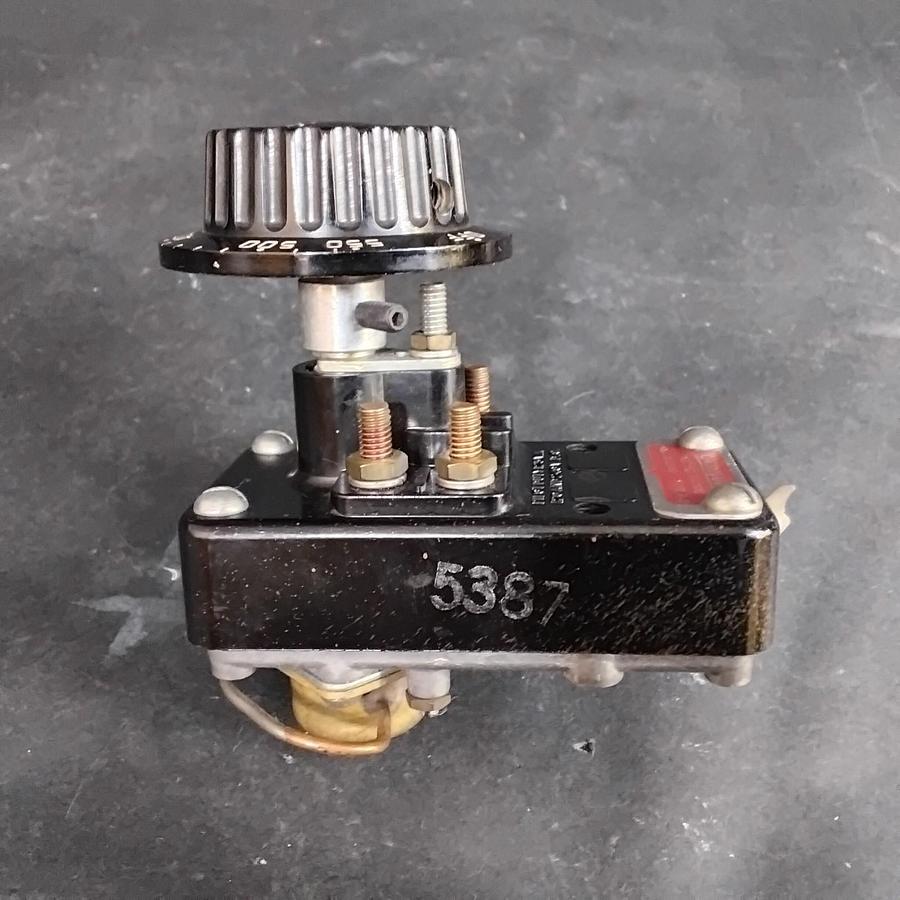 Used CHROMALOX 7-17108 THERMOSTAT ($45 OBO)