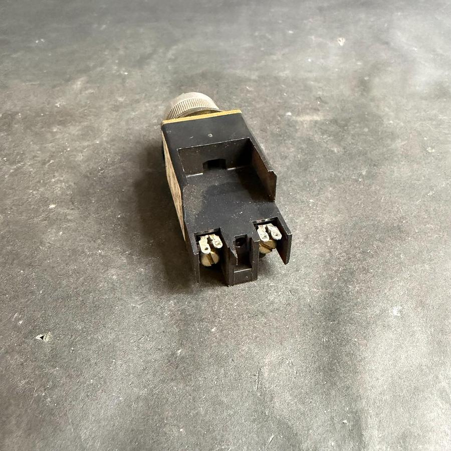 Used ALLEN BRADLEY 800MR-P16S GREEN PILOT LIGHT ($15 OBO)