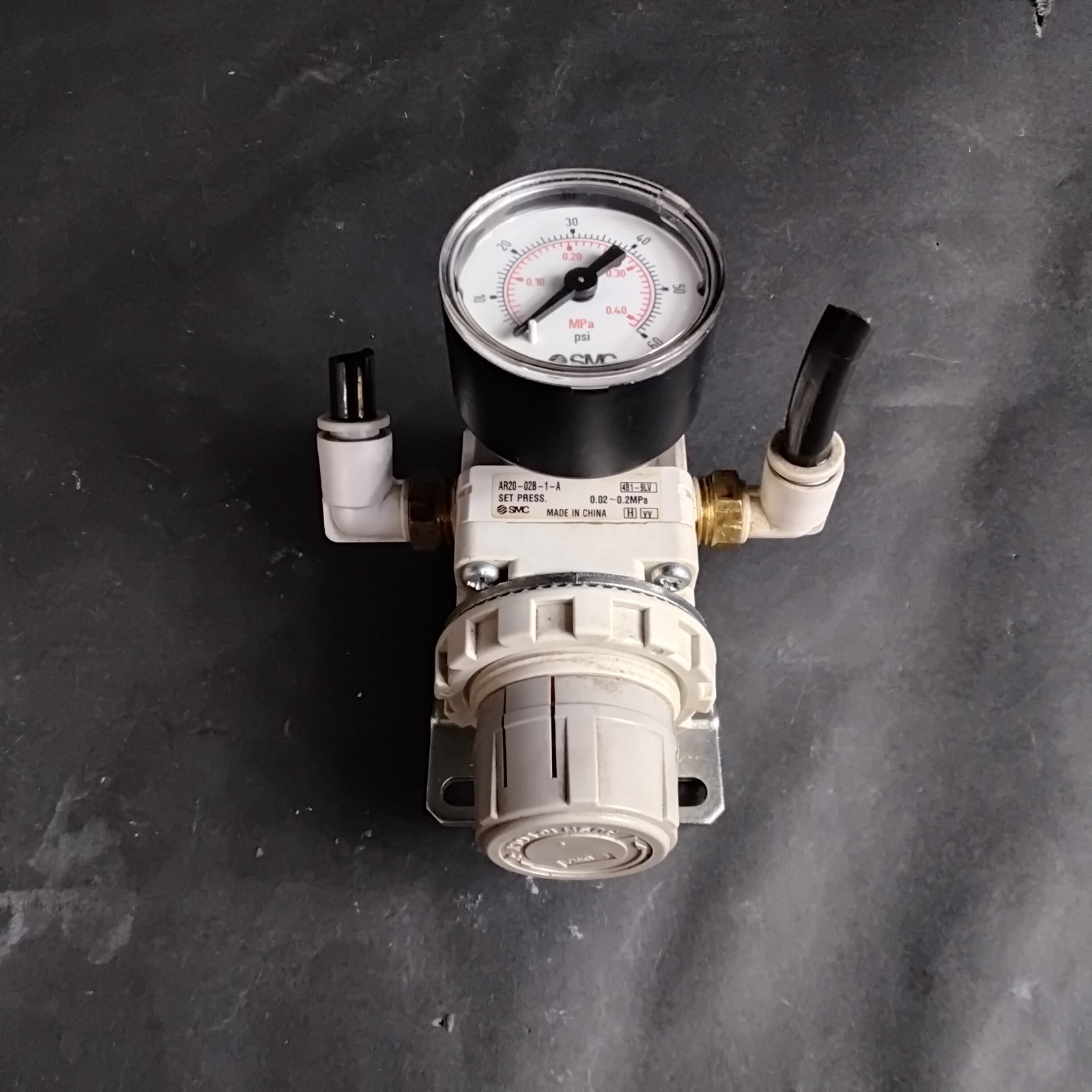 Used SMC AR20-02B-1-A PNEUMATIC REGULATOR ($20 OBO)