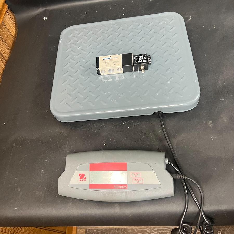 Used AIRTAC 4V210-08 SOLENOID VALVE ($35 OBO)