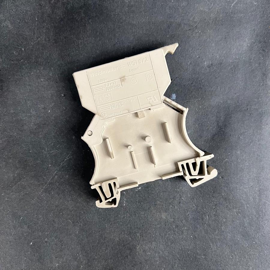 Used WEIDMULLER WSI 6/2 FUSE TERMINAL ($12 OBO)