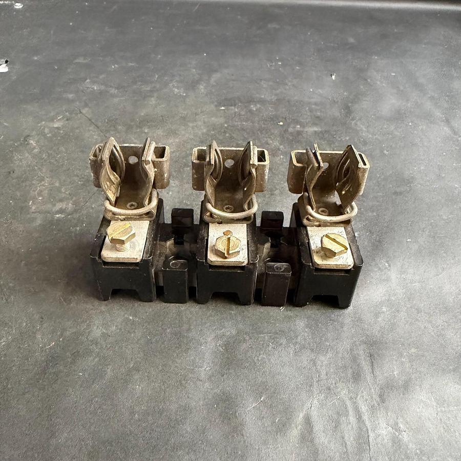 Used ALLEN BRADLEY 40023-441-13 FUSE BLOCK ($18 OBO)